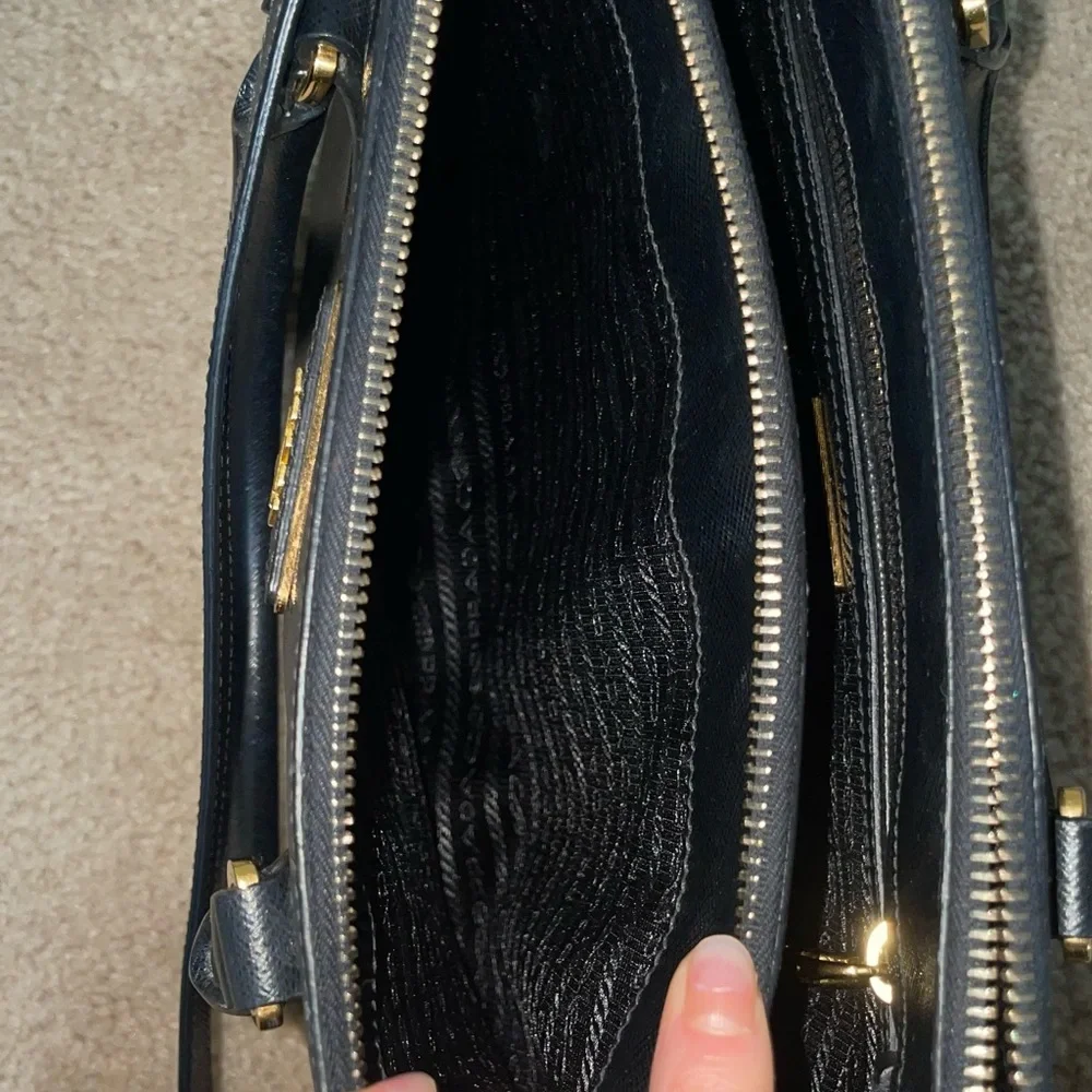 Black Prada handbag - Picture 3 of 6